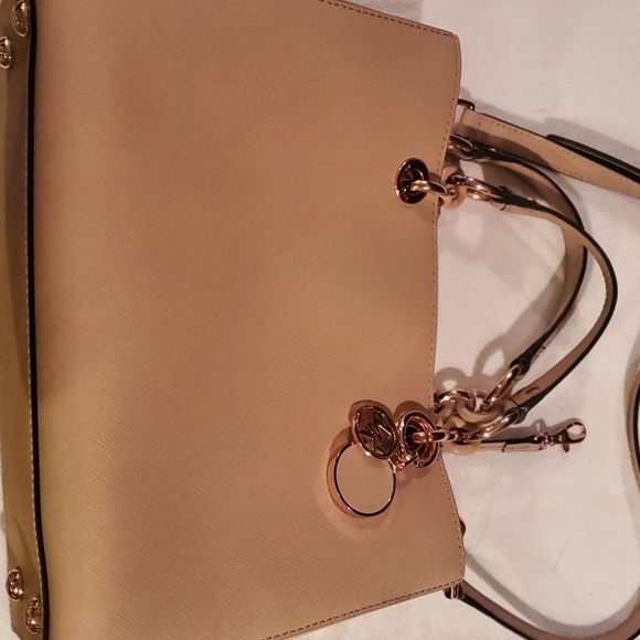 Michael Kors Cynthia‎ Medium Saffiano Leather Satchel with Shoulder Strap - Picture 5 of 16